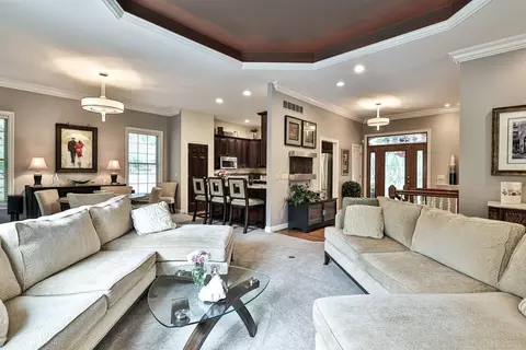 7 Thomas Ct, Glendale, OH 45246 photo 8
