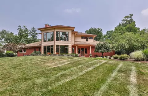 7100 Knoll Rd, Amberley, OH 45237