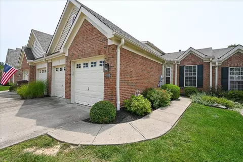 2006 Commons Circle Dr, Batavia, OH 45103 photo 2