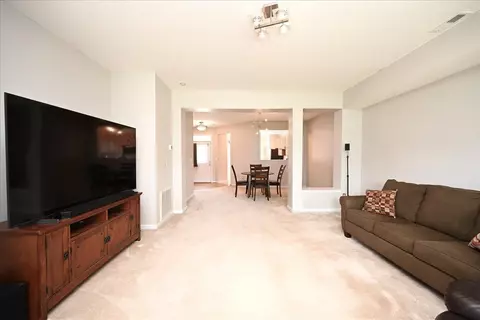 2006 Commons Circle Dr, Batavia, OH 45103 photo 18