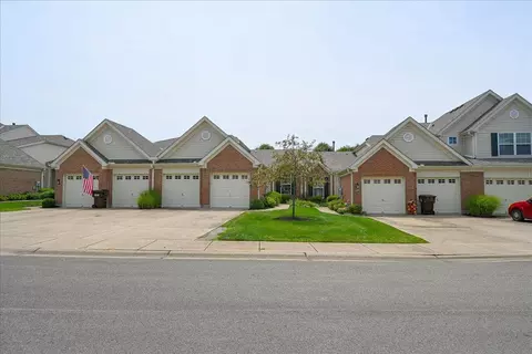 2006 Commons Circle Dr, Batavia, OH 45103