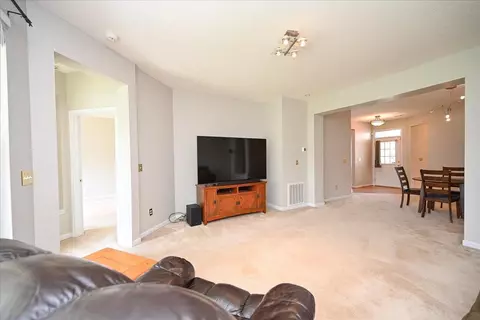 2006 Commons Circle Dr, Batavia, OH 45103 photo 19