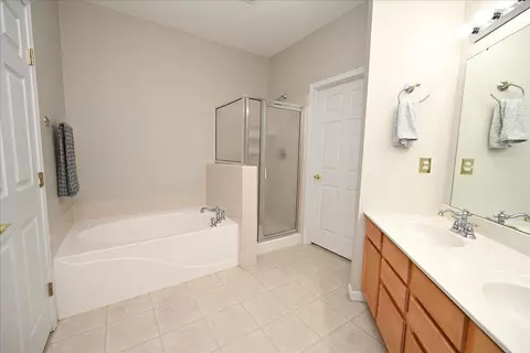 2006 Commons Circle Dr, Batavia, OH 45103 photo 23