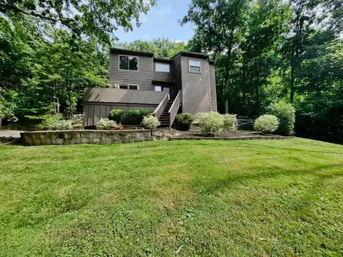 9590 Kemper Rd, Loveland, OH 45140