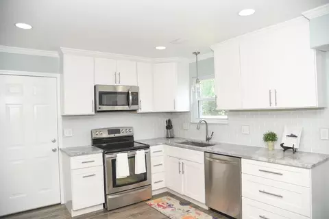 574 Pepper Ridge Rd, Cincinnati, OH 45244 photo 3