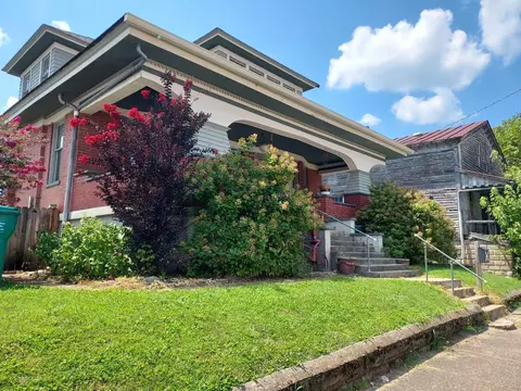 19 3rd St, Ripley, OH 45167
