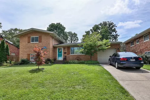 21 Hayden Dr, Greenhills, OH 45218