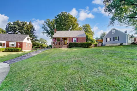 516 Maple Dr, Reading, OH 45215 photo 2