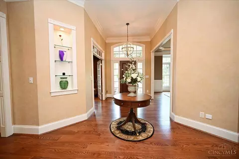 895 Sanctuary Ln, Hamilton Township, OH 45039 photo 6