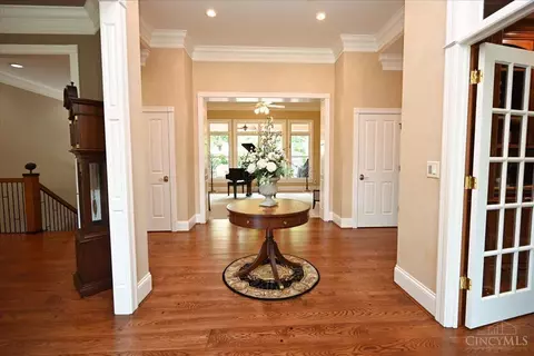 895 Sanctuary Ln, Hamilton Township, OH 45039 photo 5