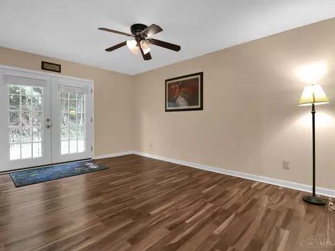 997 Huffman Ct, Cincinnati, OH 45231 photo 3