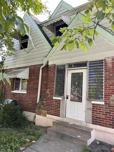 1642 Tuxworth, Cincinnati, OH 45238