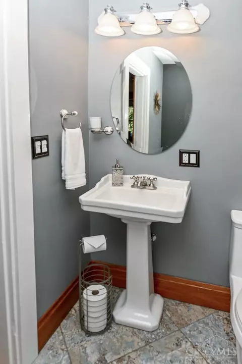 1661 Pullan, Cincinnati, OH 45223 photo 37