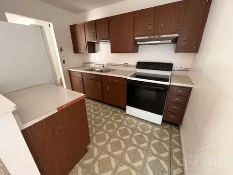 4833 Stoneybrook Rd, Cincinnati, OH 45244 photo 9