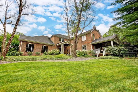 7583 Lake Water, Montgomery, OH 45242