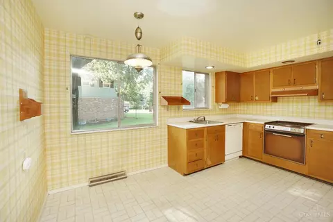 13 Junefield, Greenhills, OH 45218 photo 20