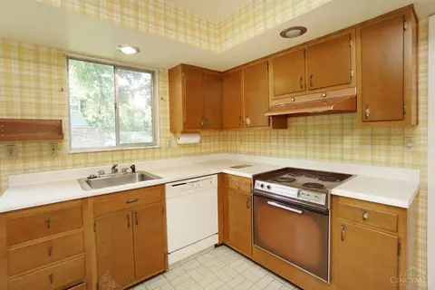 13 Junefield, Greenhills, OH 45218 photo 16
