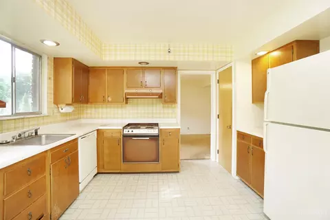 13 Junefield, Greenhills, OH 45218 photo 12