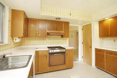 13 Junefield, Greenhills, OH 45218 photo 11