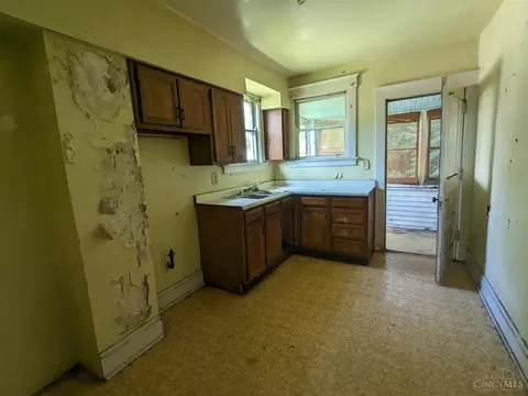 3683 Vine, Cincinnati, OH 45220 photo 4