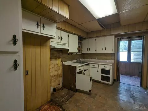 3683 Vine, Cincinnati, OH 45220 photo 6