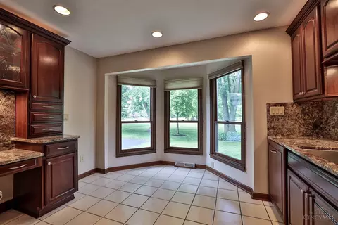 9021 Winthrop Dr, Montgomery, OH 45249 photo 13