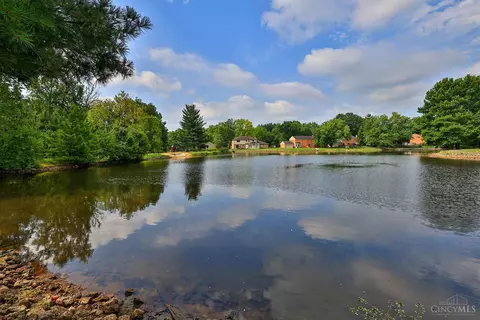9021 Winthrop Dr, Montgomery, OH 45249 photo 4