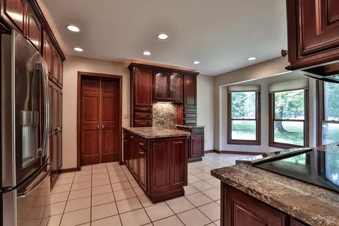9021 Winthrop Dr, Montgomery, OH 45249 photo 12