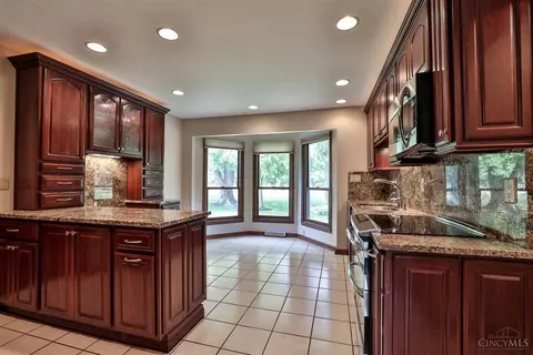 9021 Winthrop Dr, Montgomery, OH 45249 photo 9