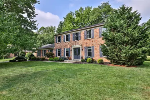 9021 Winthrop Dr, Montgomery, OH 45249 photo 2