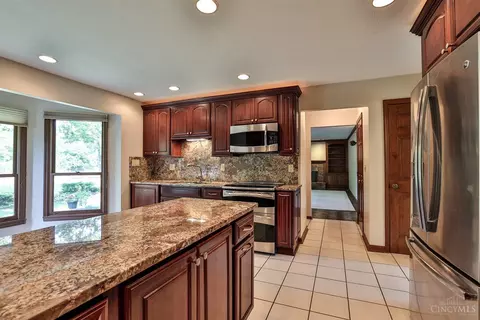 9021 Winthrop Dr, Montgomery, OH 45249 photo 11