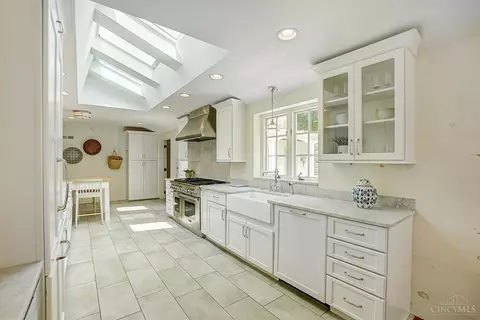 5750 Given Rd, Cincinnati, OH 45243 photo 9