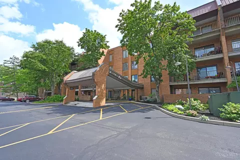 3533 Amberacres Dr #409E, Cincinnati, OH 45237