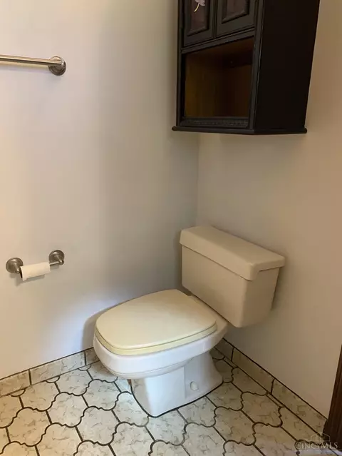 2160 Compton, Cincinnati, OH 45231 photo 21