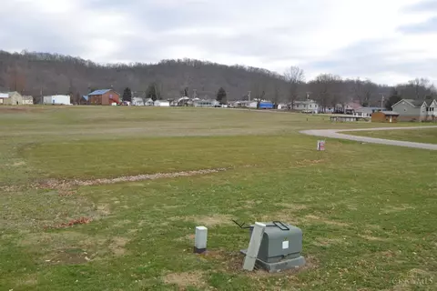 34 Robins Way, Ripley, OH 45167