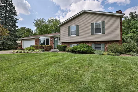 7038 Spruce Hill Cir, West Chester, OH 45069