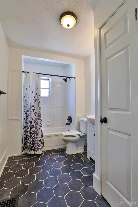 4122 Watterson St, Cincinnati, OH 45227 photo 15