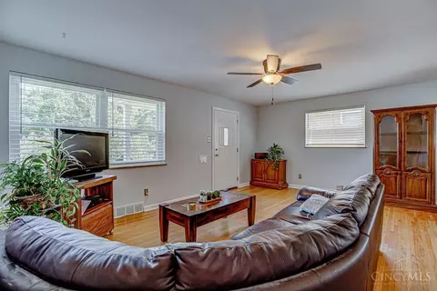 449 Kitty Ln, Cincinnati, OH 45238 photo 7