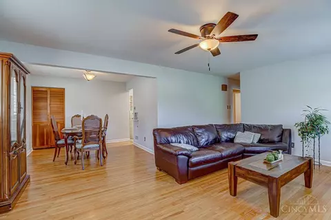 449 Kitty Ln, Cincinnati, OH 45238 photo 9