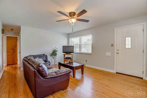 449 Kitty Ln, Cincinnati, OH 45238 photo 8