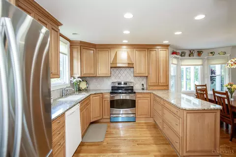 860 Bradbury, Cincinnati, OH 45245 photo 13