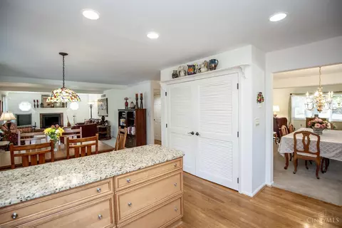 860 Bradbury, Cincinnati, OH 45245 photo 15