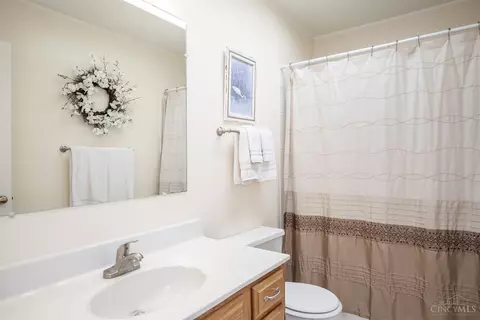 860 Bradbury, Cincinnati, OH 45245 photo 32