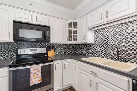1609 Sutton, Cincinnati, OH 45230 photo 11
