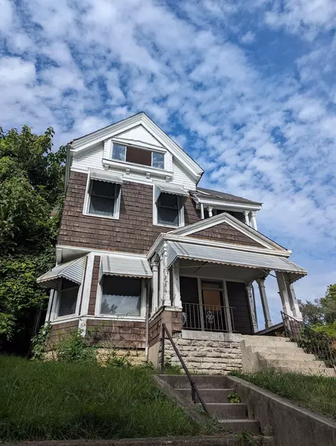 2637 Victory, Cincinnati, OH 45206
