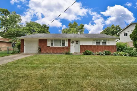 121 Ruskin Dr, Springdale, OH 45246