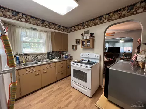 3854 Bennett Rd, Cincinnati, OH 45245 photo 5