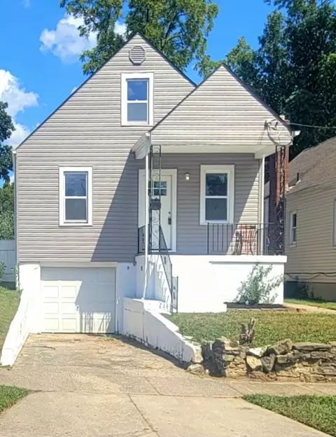 1918 Sterling, Cincinnati, OH 45239