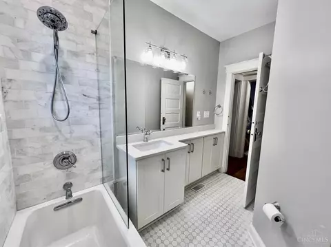 3257 Observatory, Cincinnati, OH 45208 photo 16