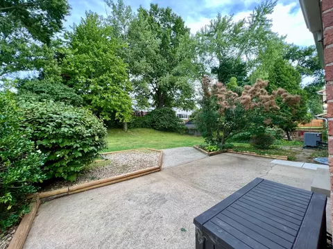 7950 Seward, Cincinnati, OH 45231 photo 2
